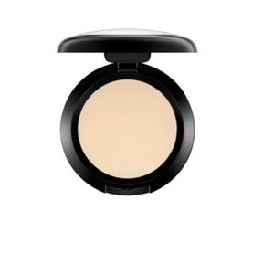 MAC creme colour base